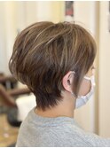 白髪ぼかしハイライト×コンパクトショートボブ