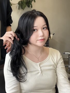 ミュージアム(MUSEUM) ゆる巻きブルーブラック