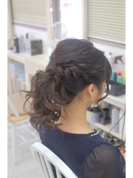 リサ 恵比寿(risa.) ねじりの高めポニーテール