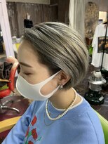 ピエスデシュブー(piece des cheveux)&nbsp;ブリーチ2から3回必須　プラチナアッシュショート