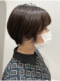 丸みショートヘアワンカールクールショートショコラベージュ前髪