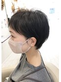 黒髪スタイルのコンパクトショート