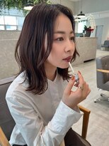 エテレ(etele) etele 松下弥来が叶える"白シャツ×春カラー"