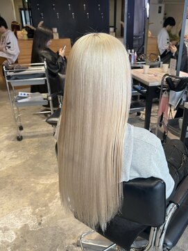 マジコ 原宿(Magico) ブロンド/抜きっぱなしブロンド/ブリーチ/ダブルカラー/ロング