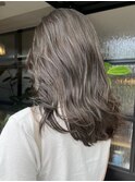 グレージュ切りっぱなしボブ前髪ありミニボブミルクティベージュ