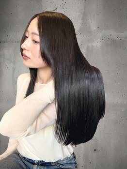 グラッド(GLAD)の写真/【クセ・うねり解消!!髪質改善ストレート】厳選薬剤と技術でダメージレス◎雨の日でも1日中美髪をキープ♪