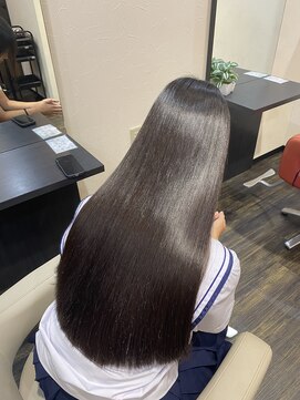 ヨンセンチメートルヒロサカ(4cm HIROSAKA) 黒髪ロング