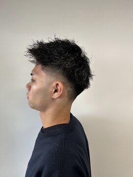 イッヒ 茅ヶ崎(IHHI) ローフェードツイストジェットモヒカン