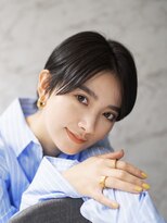 メモリーズ 表参道(Memories)&nbsp;30代40代50代耳かけショートボブ前髪あり丸みショート白髪ぼかし