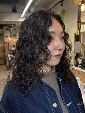 ケンジ 横須賀中央(KENJE) 根本からのくるくるパーマ 個性的パーマ 海外風パーマ