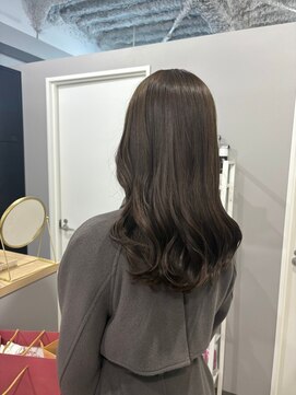 カミエ(kamie) セミロングのベージュカラー×上質トリートメント