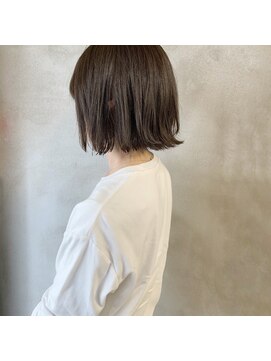 ミント(mint) カーキグレーで透明感◎