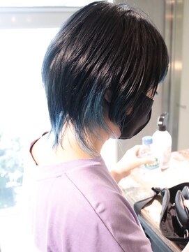 ロリム(RorriM) ウルフカット　インナーカラー　アイスブルー　ダブルカラー