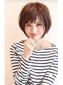 暗めカラーでも可愛いナチュラショート　ひし形ショートボブ