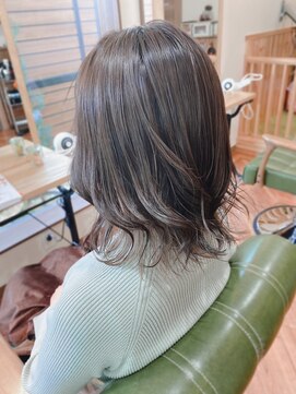 ヘアーデザイン サンライズ(Hair Design SUNRISE) インナーカラー/ペールベージュ/大人かわいいミディアムヘア