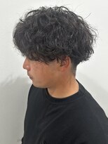 ヒュイル バイ ニアウ(Hwyl by Niau) メンズマッシュパーマニュアンスパーマスパイラルパーマ刈り上げ