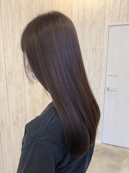 シュシュクルール(Chou Chou Couleur)の写真/髪のダメージや髪質に合わせたトリートメントで、思わず触れたくなるような艶感と柔らかな質感を実現♪