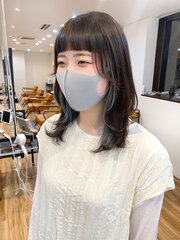 黒髪 インナーカラー ブルー ワイドバング ウルフ 