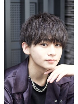 ユーフォリア 渋谷グランデ(Euphoria SHIBUYA GRANDE) フェザーパーマ グレー ブルーカラー 刈り上げショート パンク