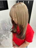 12134ホワイトブロンドレイヤーカットインナーマロンベージュ