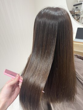 ルーラ バイ エルベ(Lura by elve) 指通りなめらか、自然なツヤ髪に♪