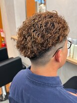 ルースト 南堀江店(ROOST)&nbsp;刈り上げセンターパート/波巻きツイストスパイラル/南堀江