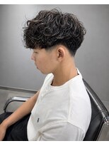 ソルネ(SOLNE)&nbsp;スペインカール　スパイラルパーマ　フェード　men's