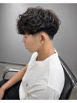 ソルネ(SOLNE) スペインカール　スパイラルパーマ　フェード　men's