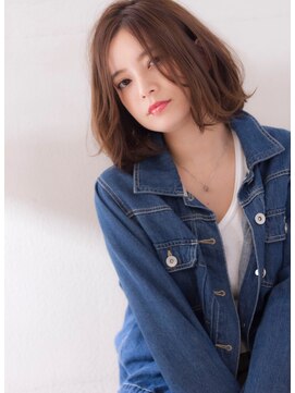 マリアバイアフロート(Maria by AFLOAT) ヴェールウェーブな切りっぱなしボブ外ハネ前下がりグレージュ