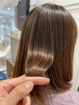 ケンジ 平塚 アネッタ(KENJE annetta) ツヤツヤトリートメントヘア