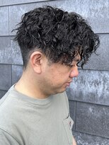 ヒュイル バイ ニアウ(Hwyl by Niau) メンズセンターパートツイストスパイラルパーマニュアンスパーマ