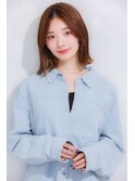 ミディアム前髪センターパートスタイル　くびれミディアム