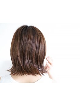 《白髪を活かした白髪ぼかしやハイライト》大人女性に圧倒的支持！！白髪が気になりだした方にもおすすめ◎