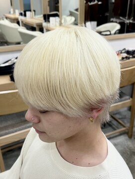 アイトーキョー 渋谷(AI TOKYO) ブロンドホワイトベージュ