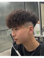 イーラ アメ村店(era)&nbsp;カーリーパーマ　ツイストスパイラル眉カットメンズパーマ
