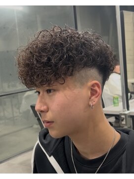 イーラ アメ村店(era) カーリーパーマ　ツイストスパイラル眉カットメンズパーマ