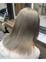 ケンジ 横須賀中央(KENJE)&nbsp;グレージュケアブリーチオージュアハイトーンミルクティーカラー