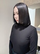 マロウイヴ(mallow eve)&nbsp;《花屋併設の美容院》顔周りレイヤー×暗髪
