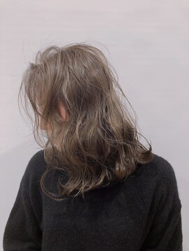 ヘアープレイス ピリオドアック(Hair Place .Acc) ミルクティーカラー×波ウェーブ