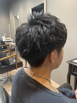 カーム(calm) 刈り上げツーブロックマッシュショート