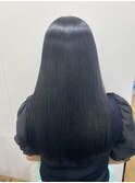 揺れるロングサラサラスタイル