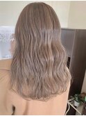 ベージュ