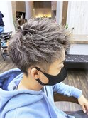 シルバーアッシュ×刈り上げアップバングマッシュ