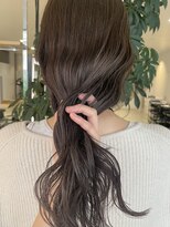 カイラ(KAILA)&nbsp;オリーブカラーアッシュカラー透け感カラー巻き髪◎杉本