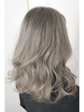 ラフィス ヘアー ロブ 福山駅家店(La fith hair lov.) ミルクグレイアッシュ