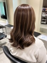 リー 尼崎(Lee)&nbsp;大人っぽさと透明感を叶えるハイライトグレージュ