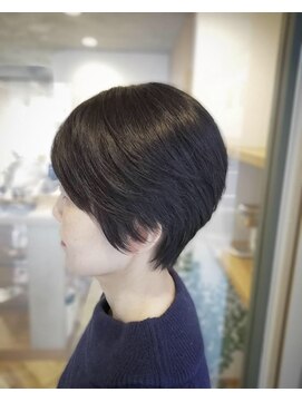 コネロマ(coneroma) お手入れ簡単ショートボブ