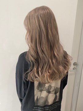 イース バイ アンブルリュクス 北千住(Ease by amble luxe) ミルクティーベージュ