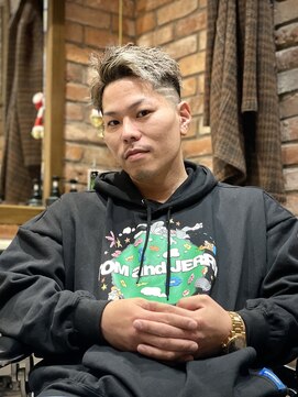 ヒロギンザバーバーショップ 丸の内店(HIRO GINZA BARBER SHOP) フェード×ハイトーン×スパイラル【東京/フェード/バーバー】