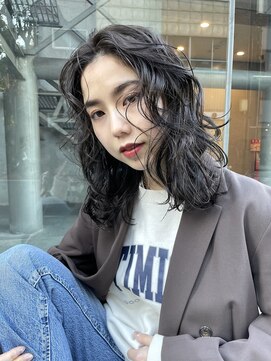 ラパンセヴェール(LA PENSEE VERT) 暗髪ニュアンスパーマ センターパート